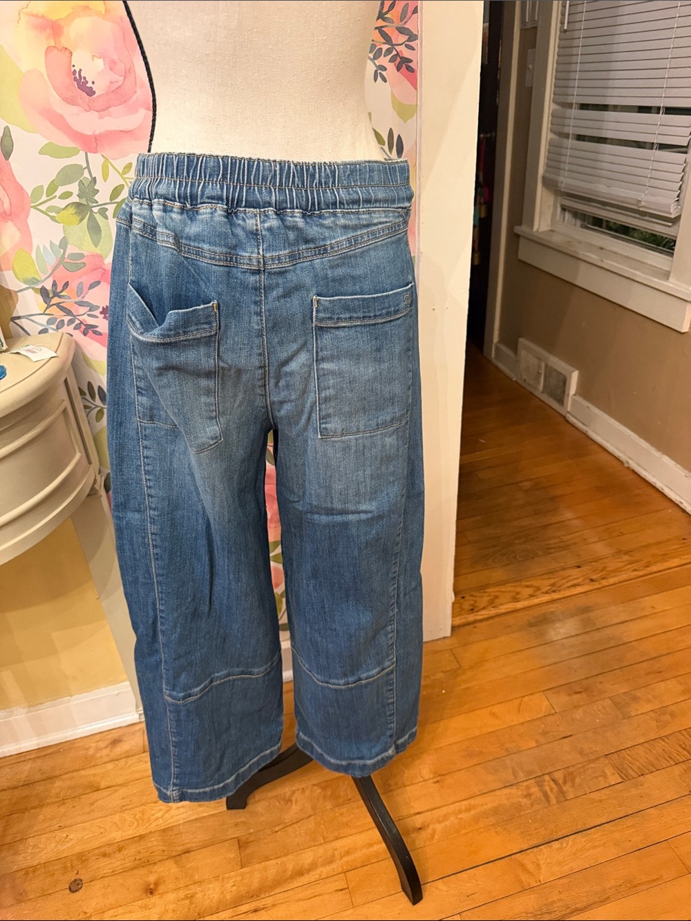 Pilcro Izzy relaxed pull on barrel jean - Picture 4 of 4